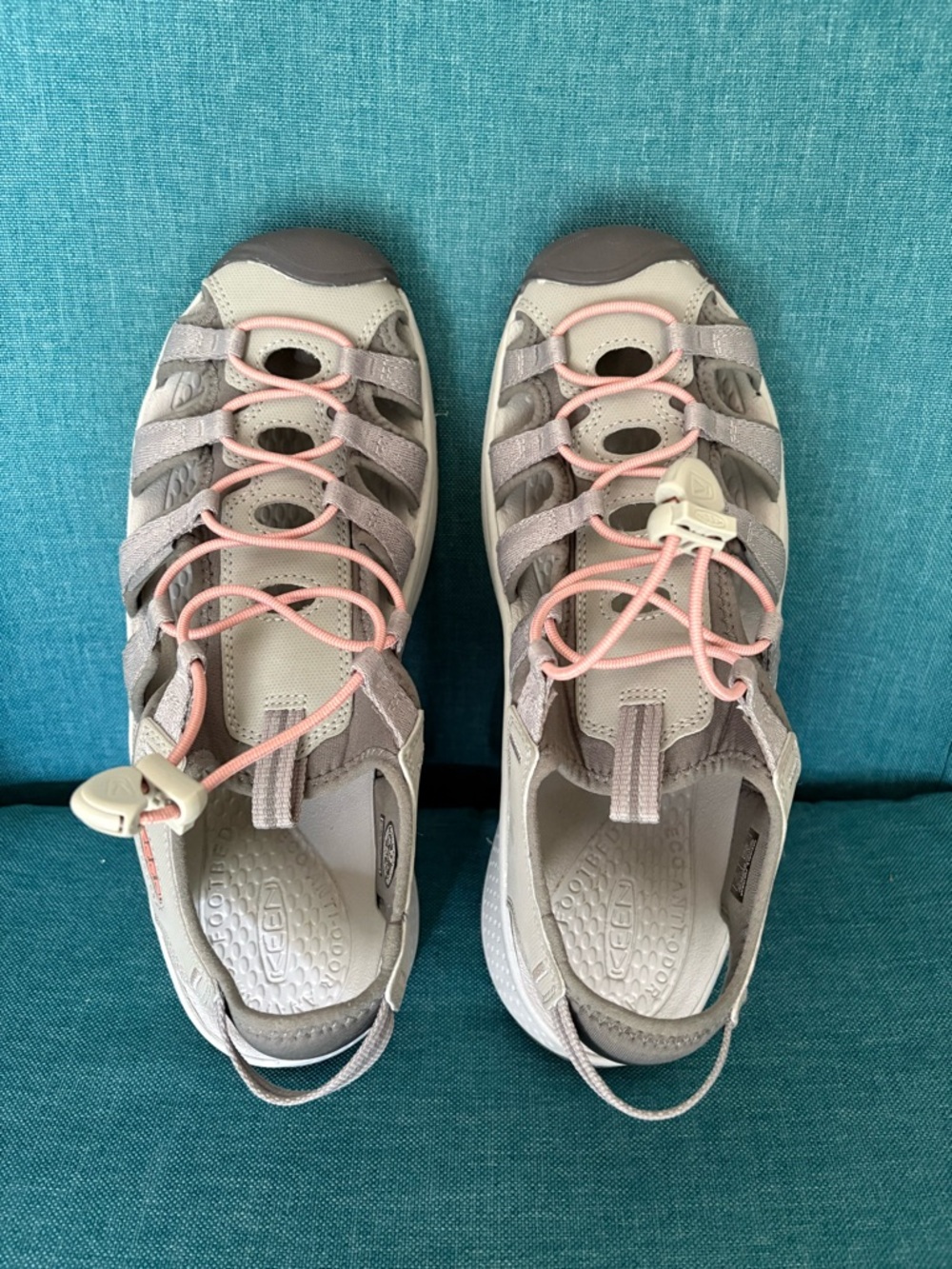 Keen Women's Gray Sandal with Pink Bungee size 9.5